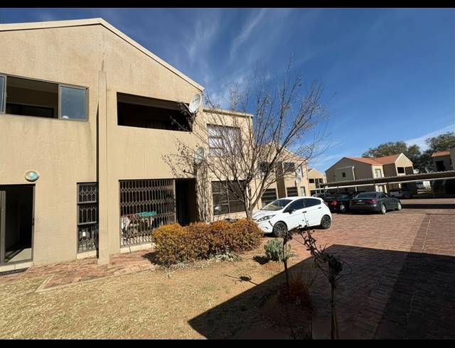 2 BEDROOM APARTMENT FOR SALE IN SASOLBURG EXT 23
